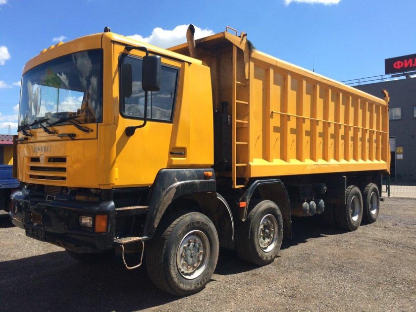 Грузовик самосвал