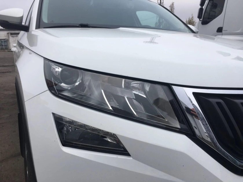 Фото фар галоген на Шкода Кодиак белый