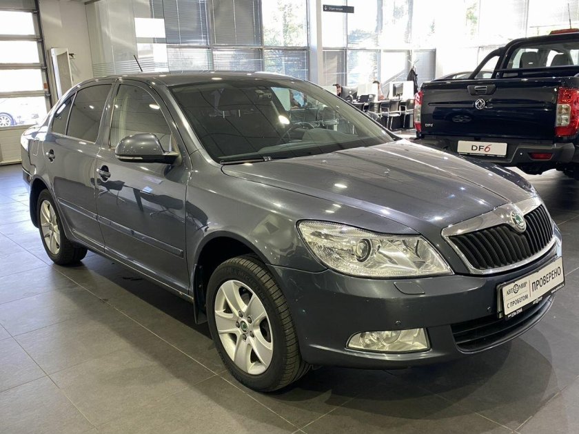 Шкода октавия серая 2012