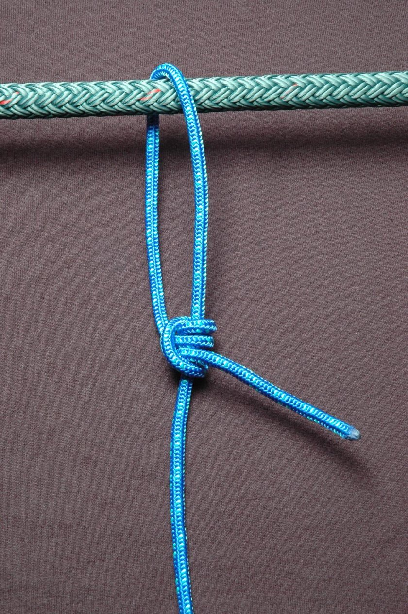 Самозатягивающийся узел для веревки