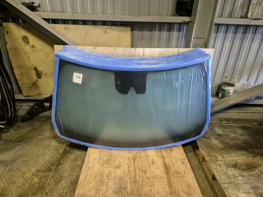 Стекло лобовое bmw