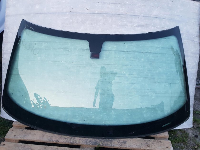 Стекло лобовое bmw
