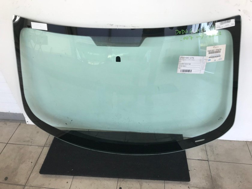 Стекло лобовое Додж Джорни