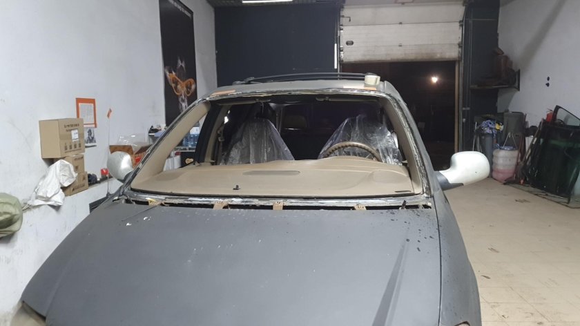 Ручка на стойку лобового стекла на Додж Караван