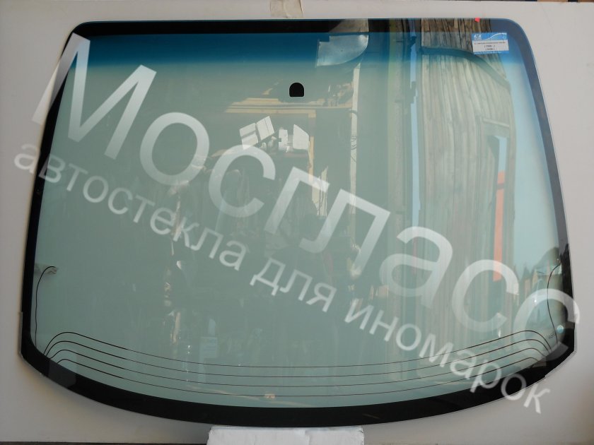 Лобовое стекло dodge Caravan 1995