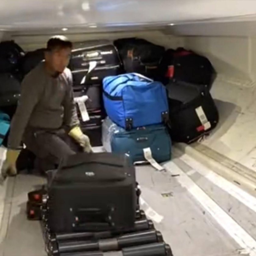 Боинг 777 багажный отсек