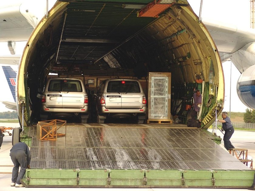 АН 124 грузовой отсек