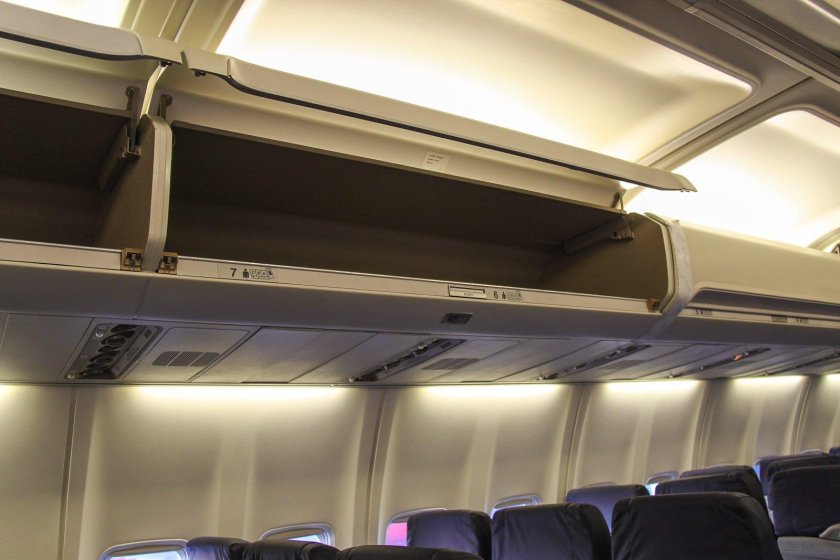 Багажная полка Boeing 737