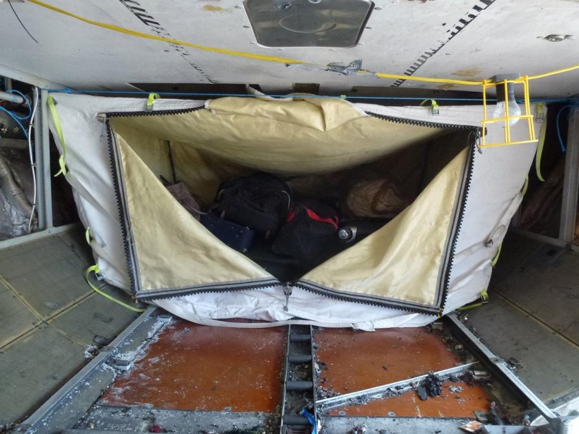 Багажный отсек самолета