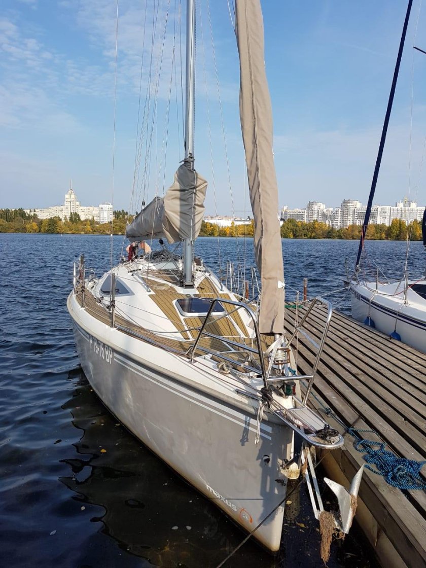 Яхта Максус 28