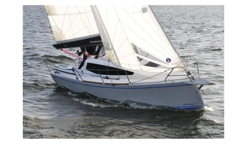 Яхта парусная Максус 24