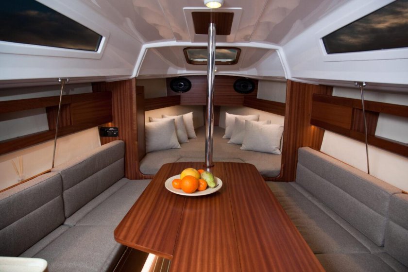 Парусная яхта