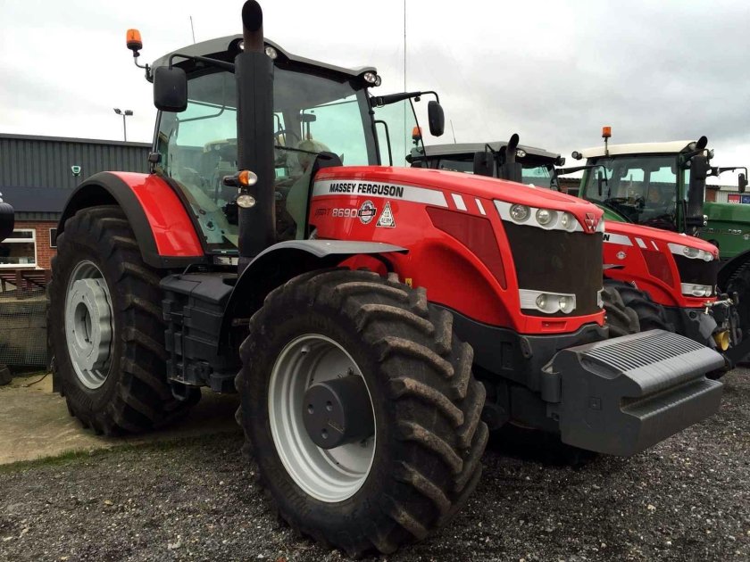 Трактор Massey Ferguson mf8690
