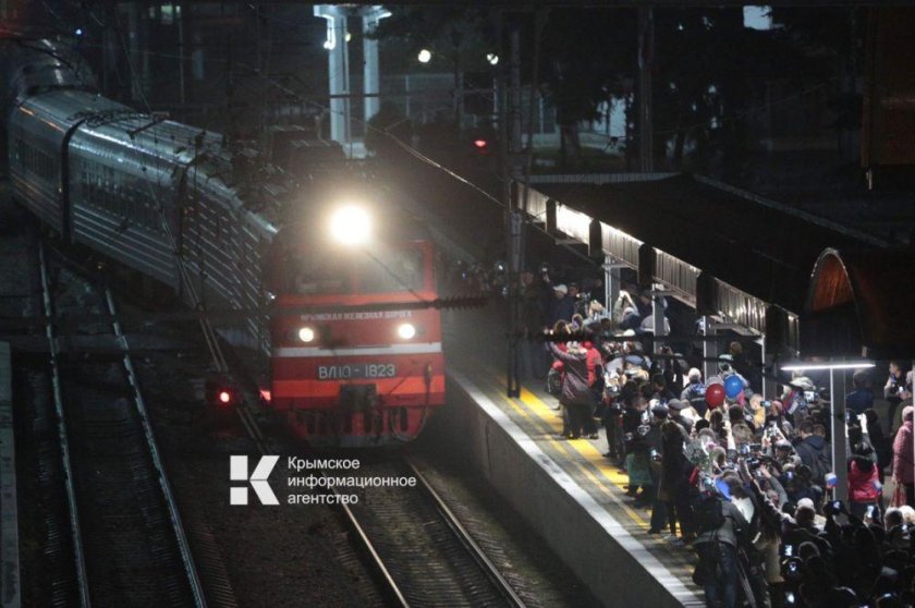 Поезд Таврия Крымский мост