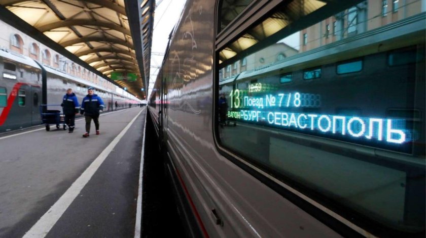 Поезд в Питер