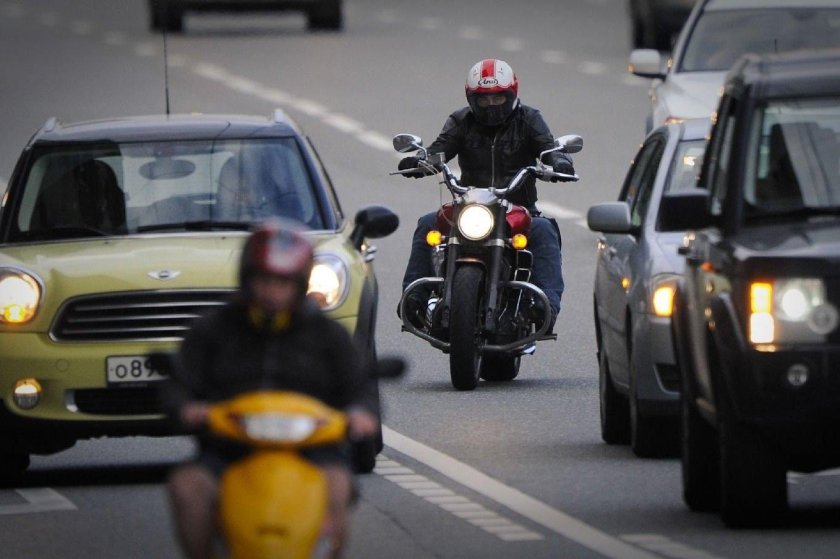 Мотоцикл на дороге