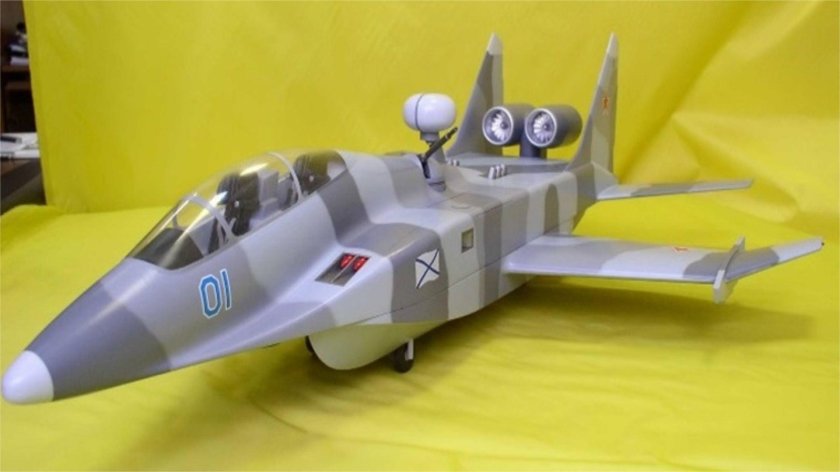 Cамолет игрушка