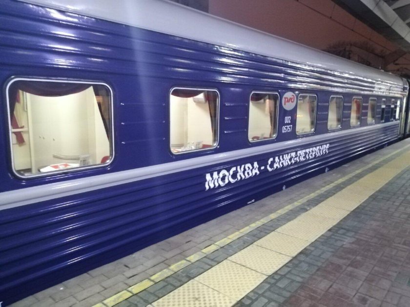 Фирменный поезд Арктика 016а