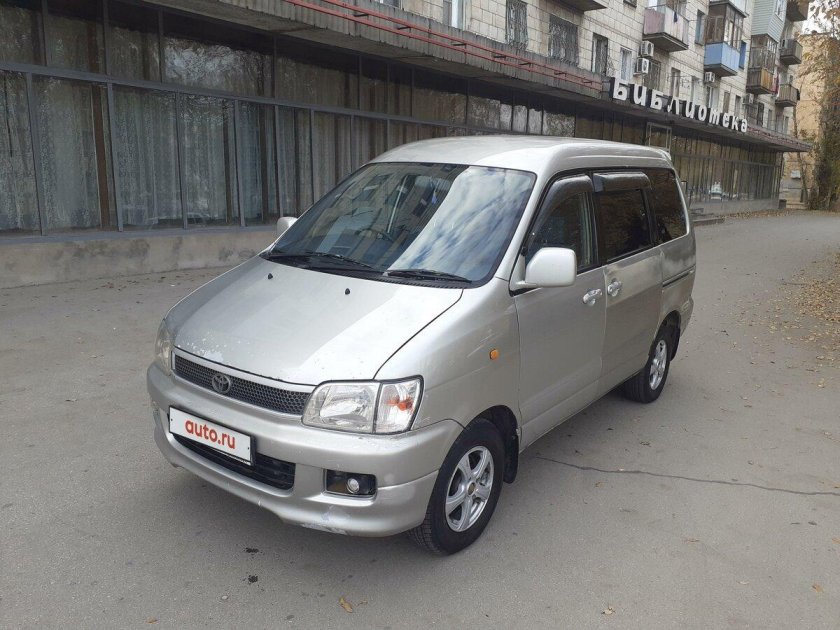 Toyota Noah 1998