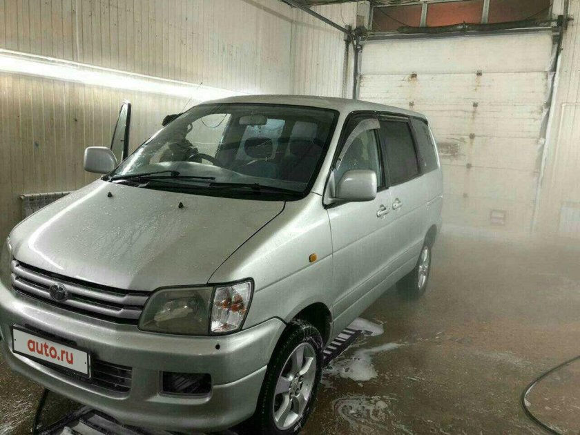 Тойота таун айс ноах 2000 года