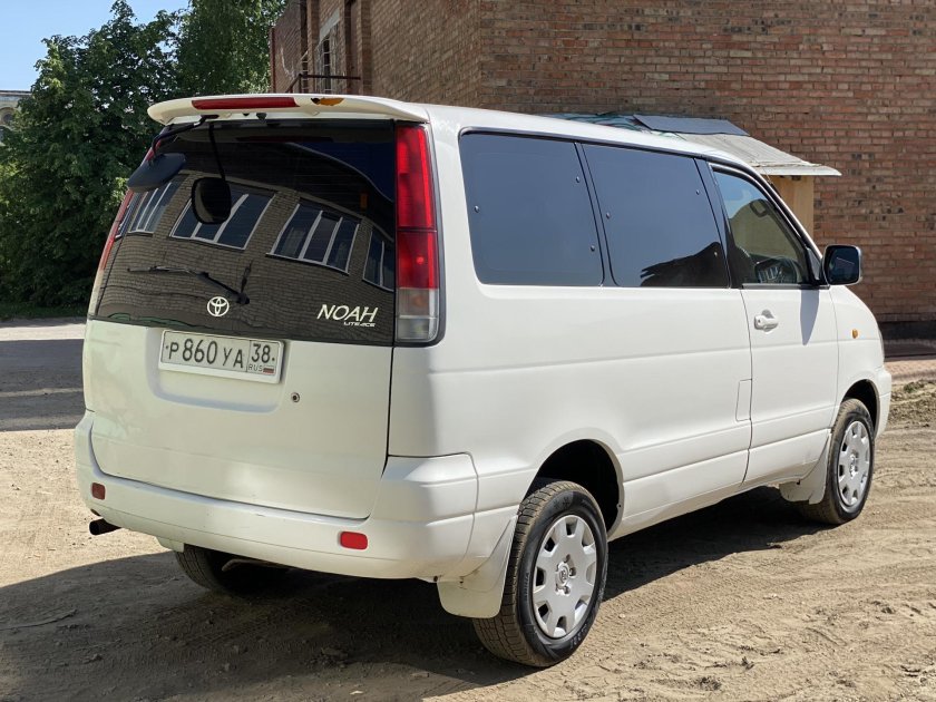Toyota Town Ace Noah 1999