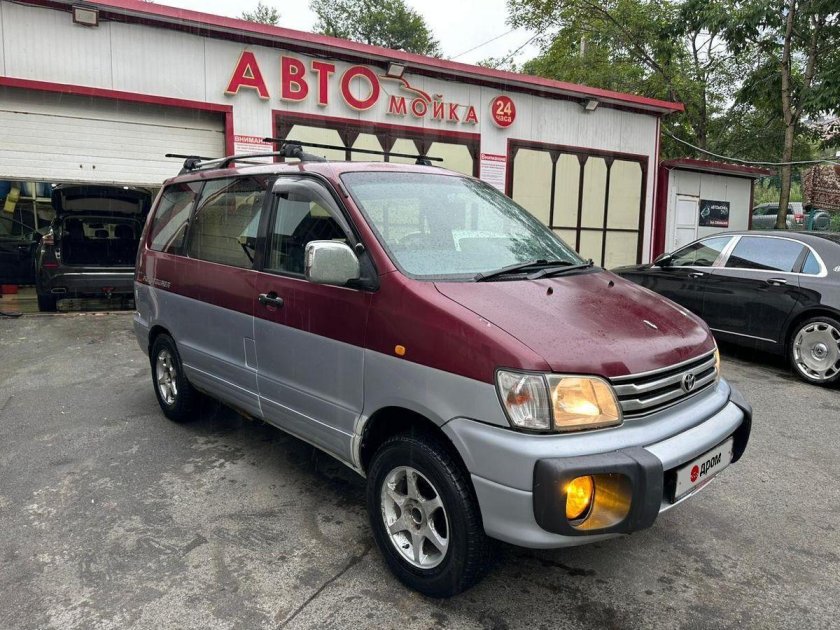 Тойота Ноах 1998