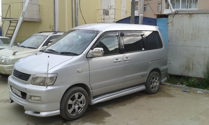 Тойота лит айс Ноах