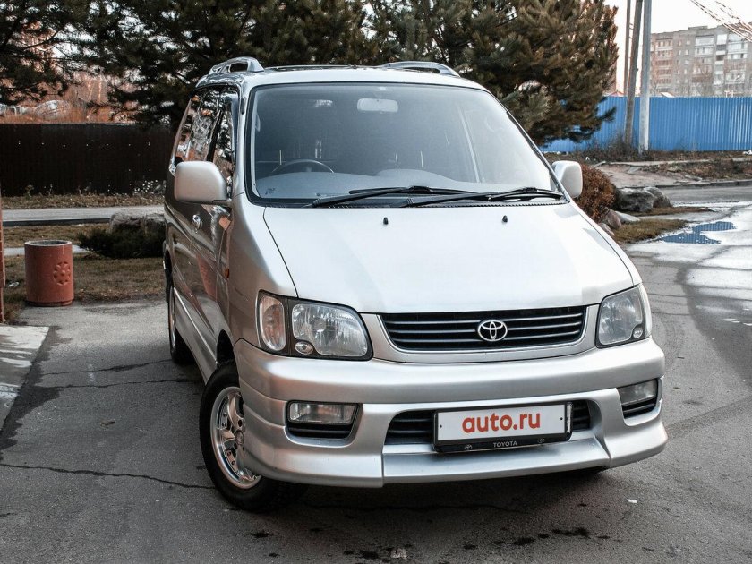 Toyota Lite Ace Noah 2000