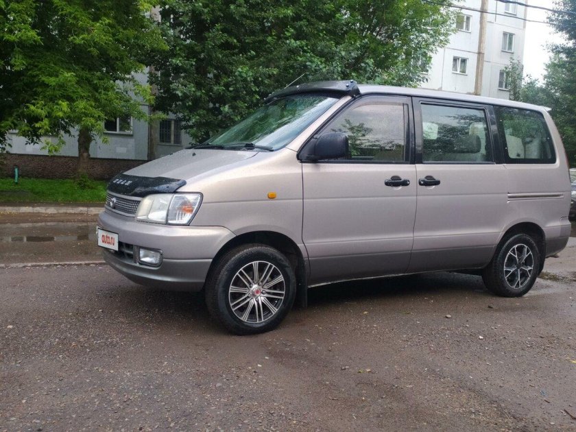Toyota Noah 1996