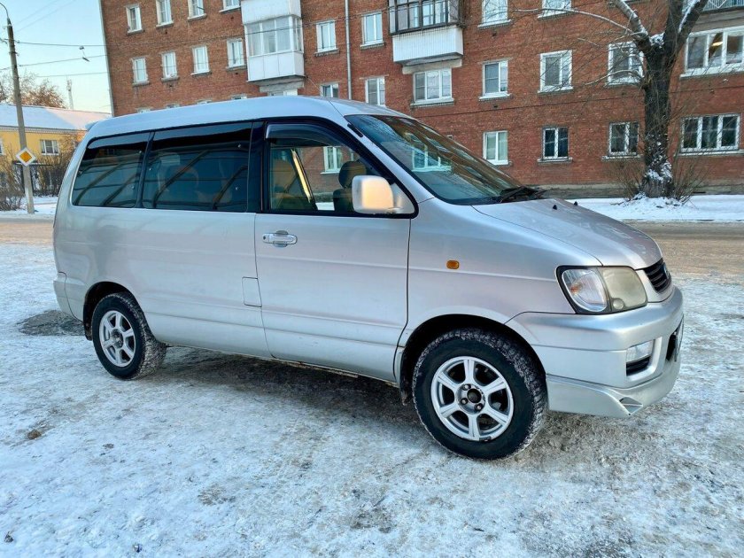 Тойота таун айс ноах