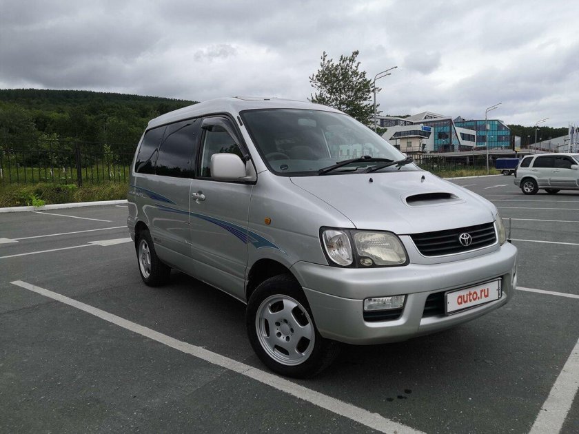 Тойота Ноах 2000