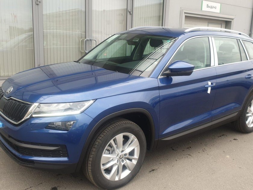 Шкода Кодиак 2023 черный-синий