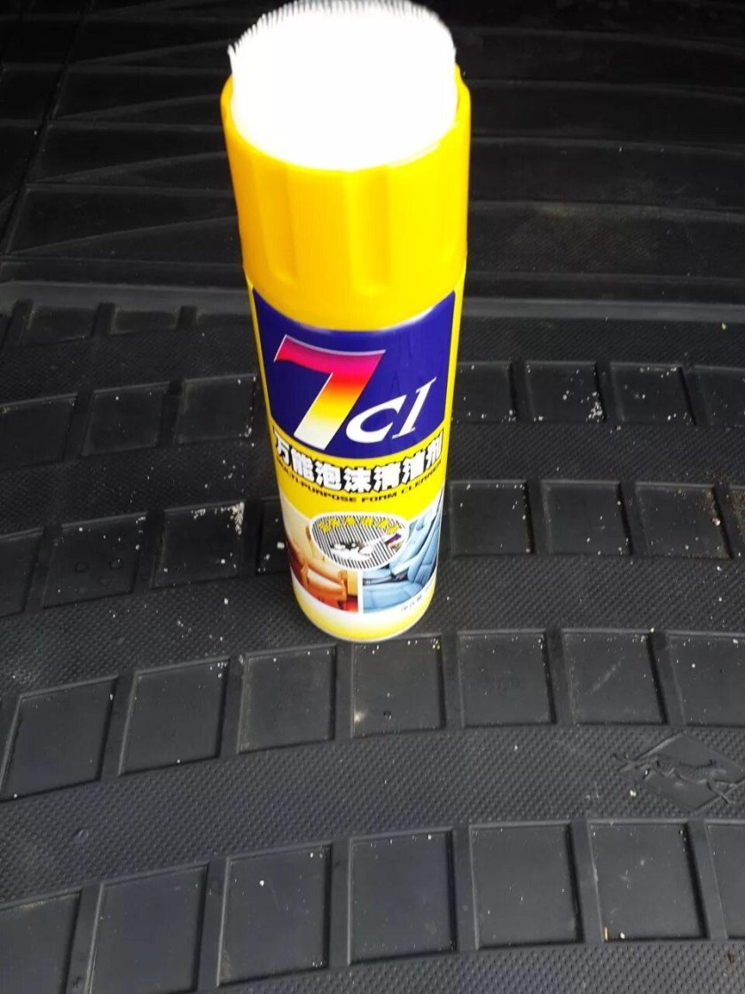 Пенка для чистки салона автомобиля