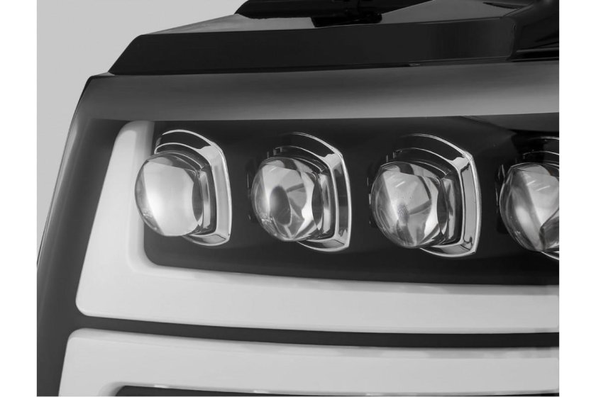 Фара Chevrolet Tahoe 900