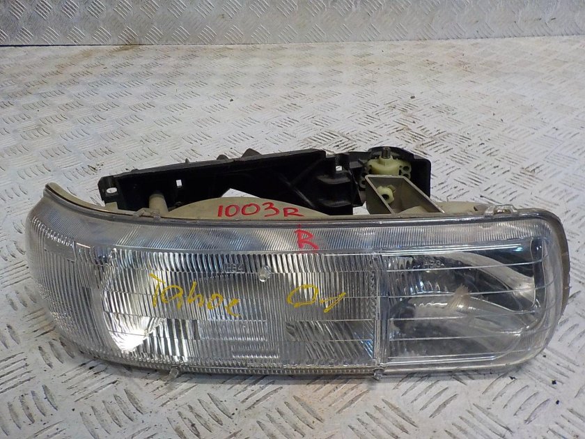 Фара правая Шевроле Тахо 800