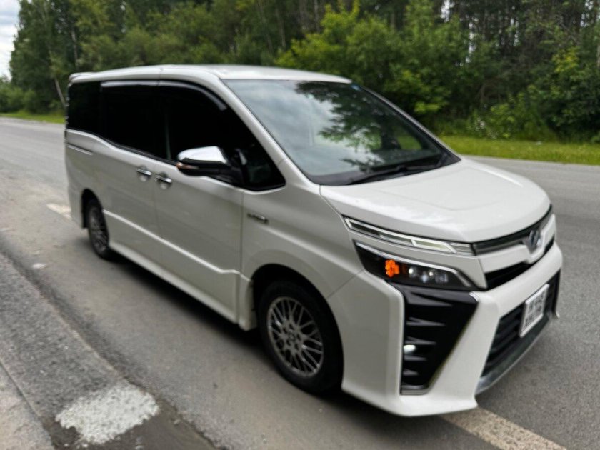 Тойота вокси 2017