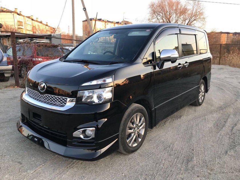 Тойота Вокси 2012