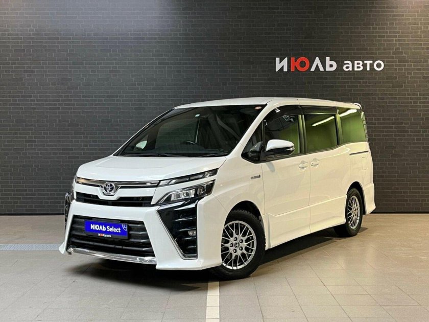 Toyota Voxy Hybrid 2018