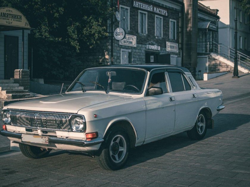 Автомобиль волга газ 2410