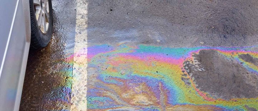 Масляные пятна на асфальте