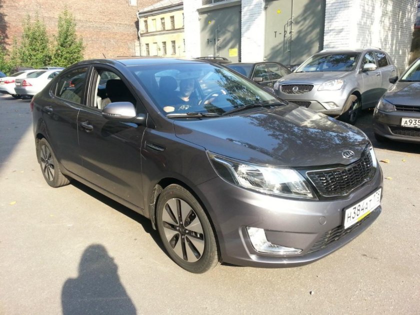 Киа Рио мокрый асфальт 2012