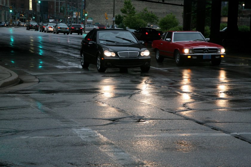 Мокрый асфальт ночью