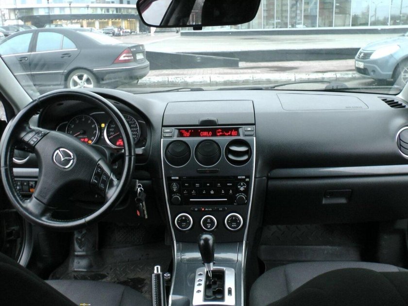 Мазда 6 1 поколение салон