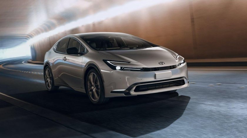 Тойота Приус 2023