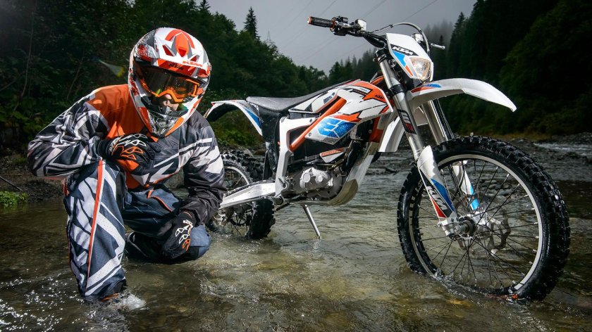 Кроссовый мотоцикл KTM
