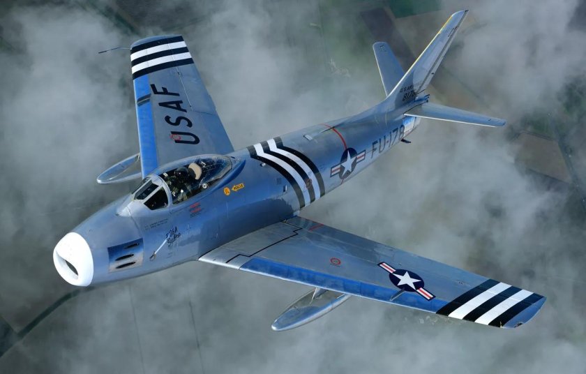 Самолет f-86 Sabre