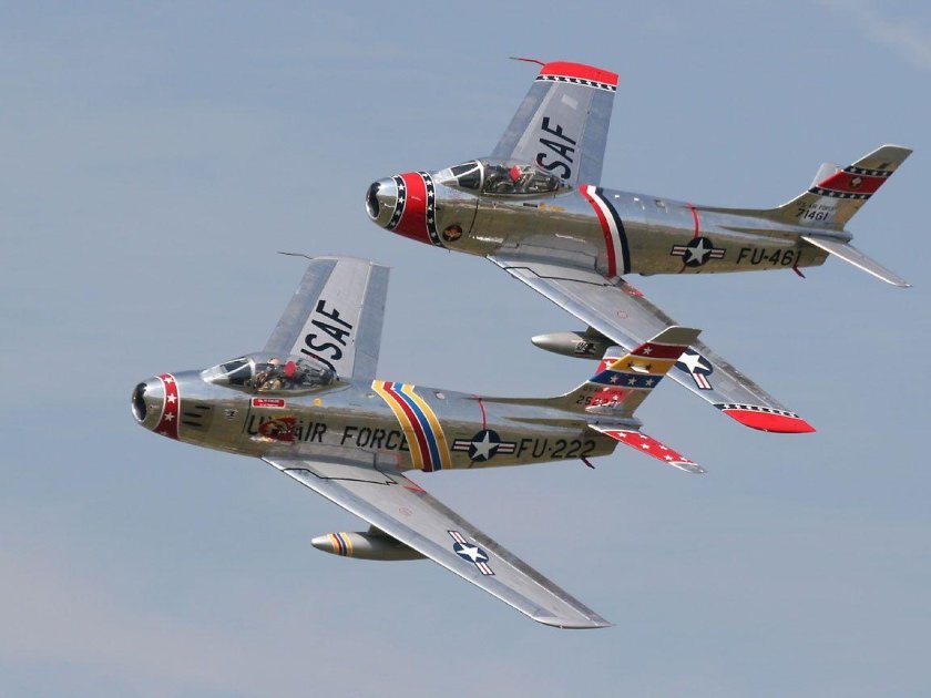 Самолет ф 86 Сейбр