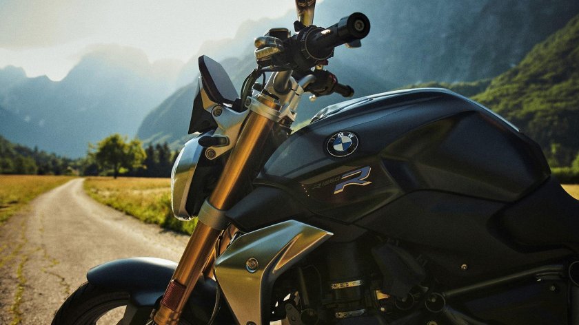 Мотоцикл БМВ оранжевый