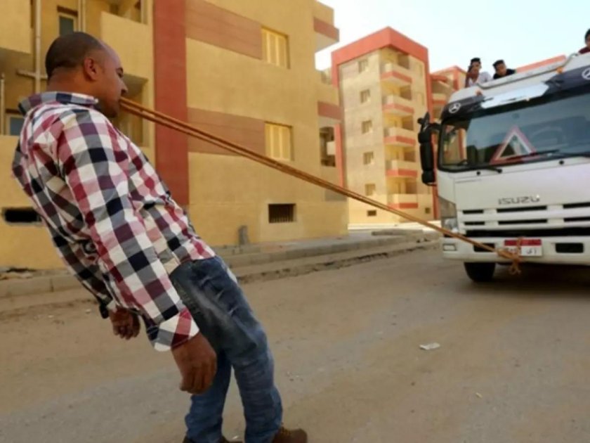 Тащил зубами грузовик 100 метров