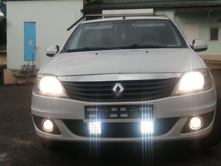 Дополнительный свет Рено Логан 1